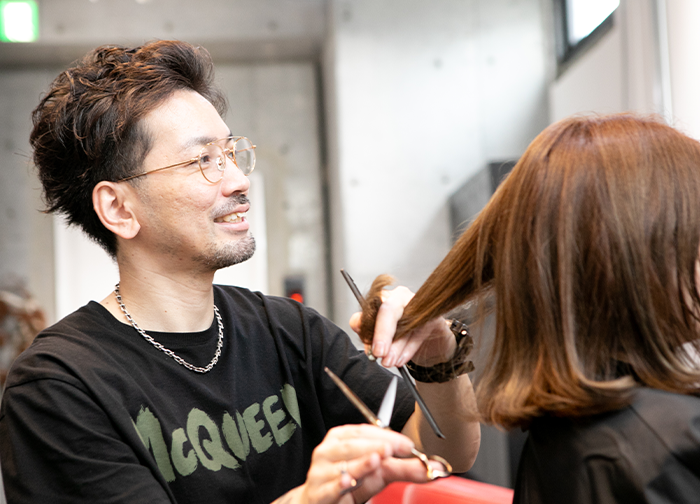 白髪ぼかし×デザインカラーで楽しむグレイヘア